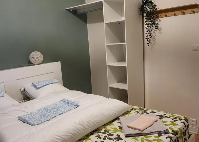 L'escale Atypique 3 Clermont-ferrand, Parking